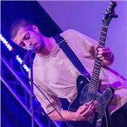Diploma in chitarra classica e laurea in musica elettronica al conservatorio di Perugia, Offro lezioni di chitarra acustica, elettrica e classica, di informatica e tecnologia musicale